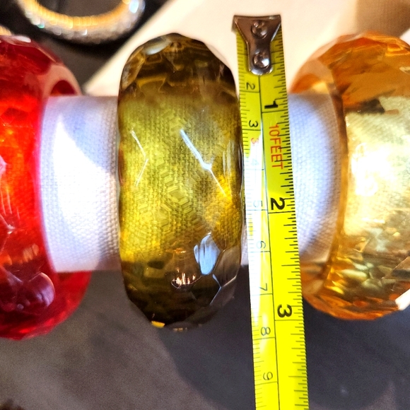 Rich Olive Green Faceted Acrylic Bracelet - Picture 7 of 16